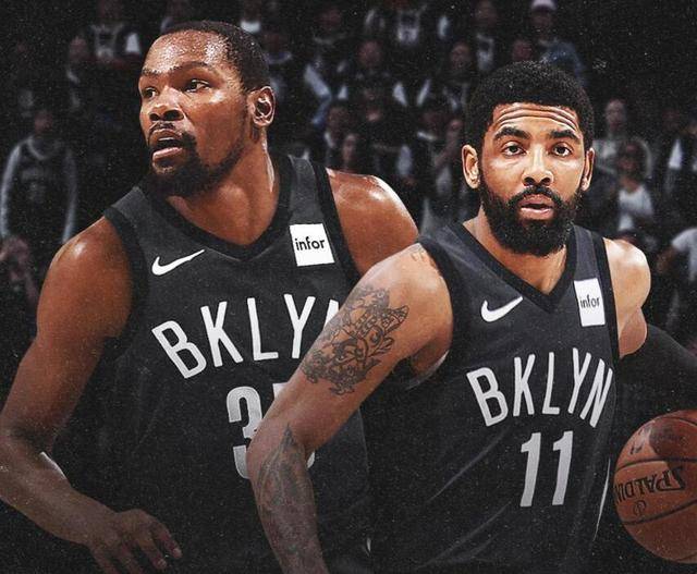 形成鲜明对 形成鲜明对