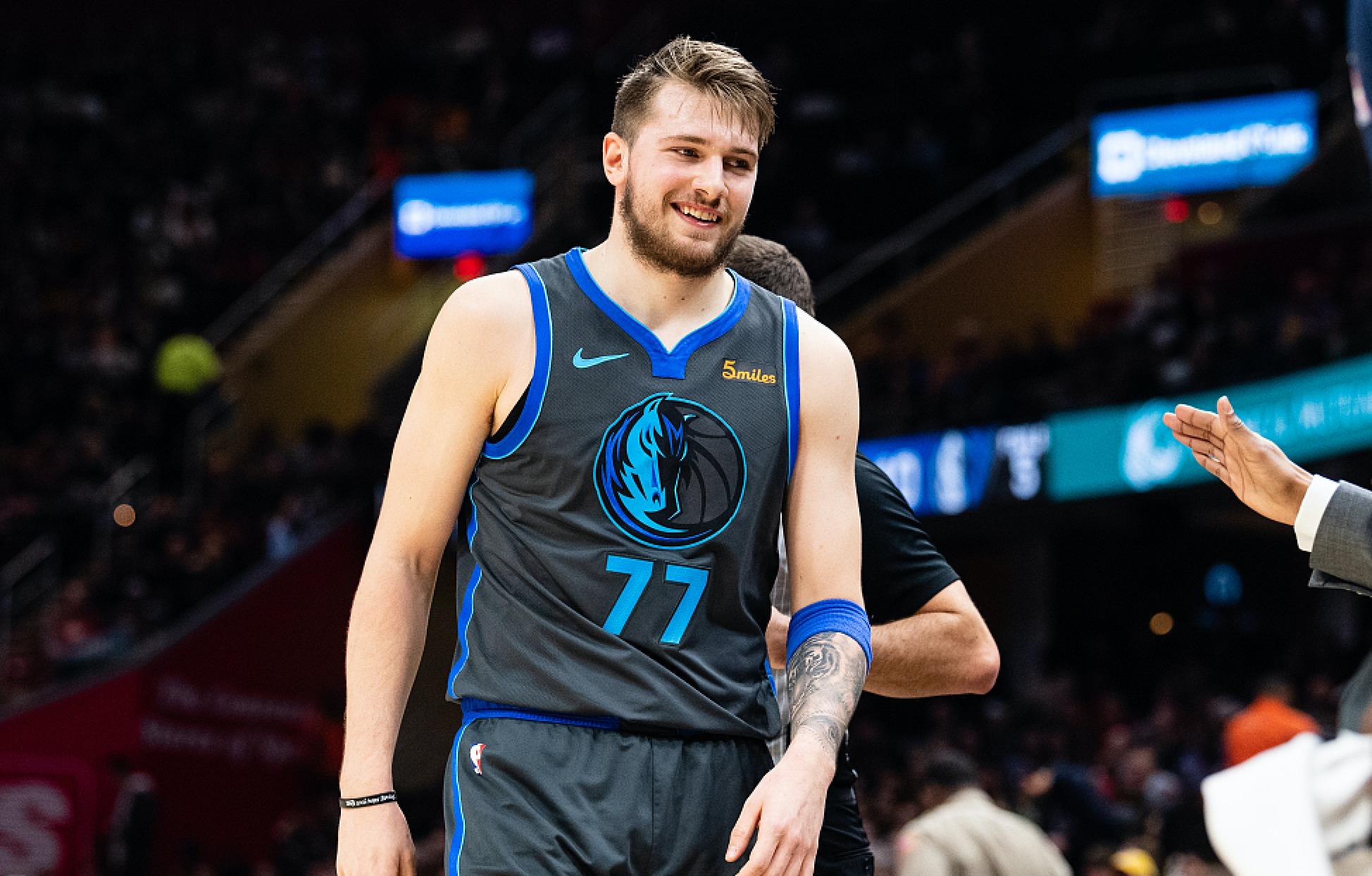 显出了阵容 显出了阵容